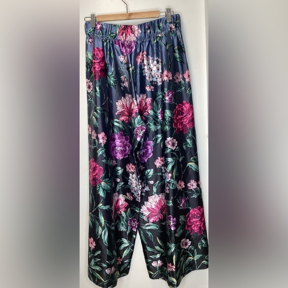 Victorias Secret Floral Lounge Pants. Poly. Med - Picture 1 of 8